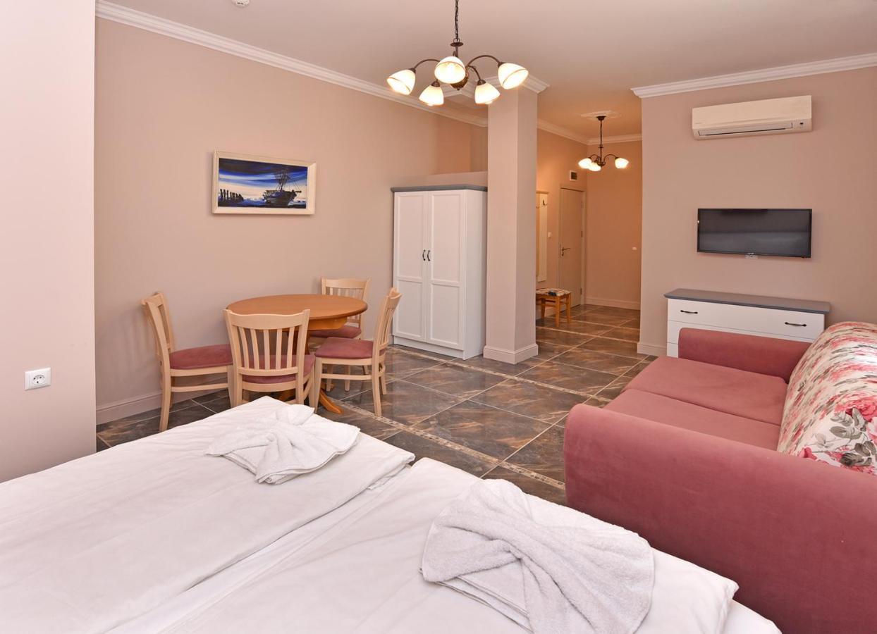 Sirena Palace Family Hotel Obzor Bagian luar foto