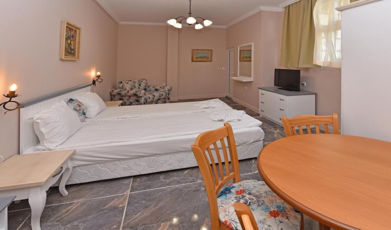 Sirena Palace Family Hotel Obzor Bagian luar foto