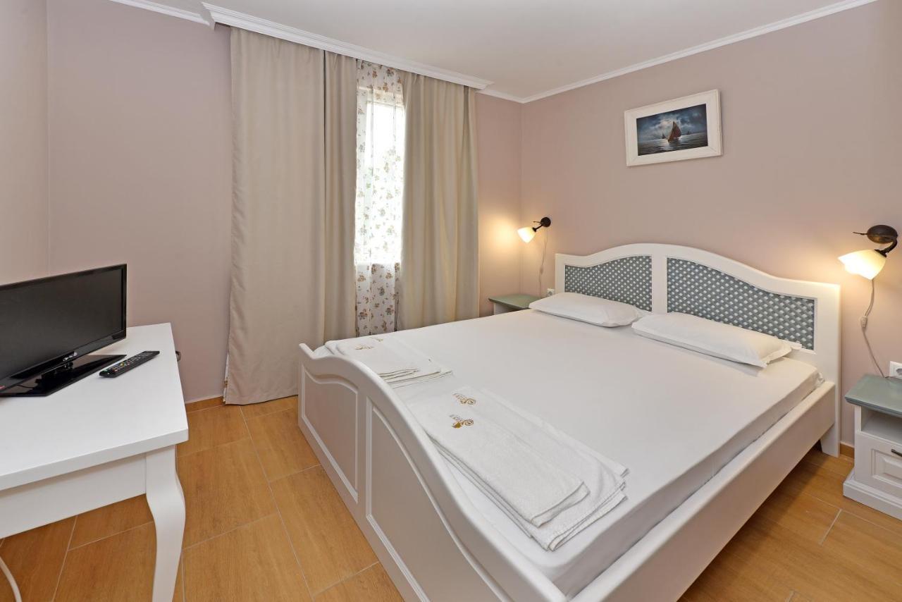 Sirena Palace Family Hotel Obzor Bagian luar foto