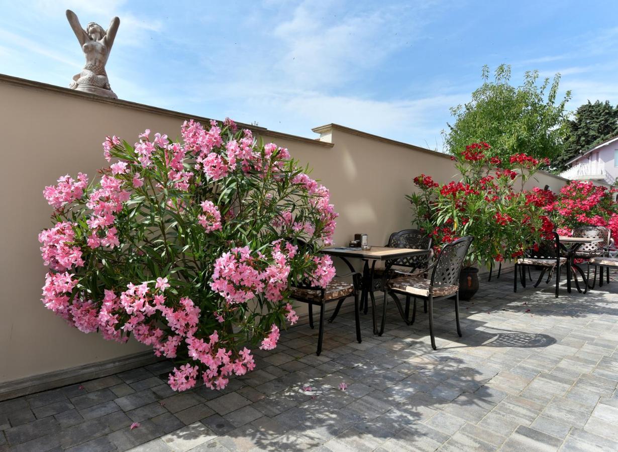 Sirena Palace Family Hotel Obzor Bagian luar foto
