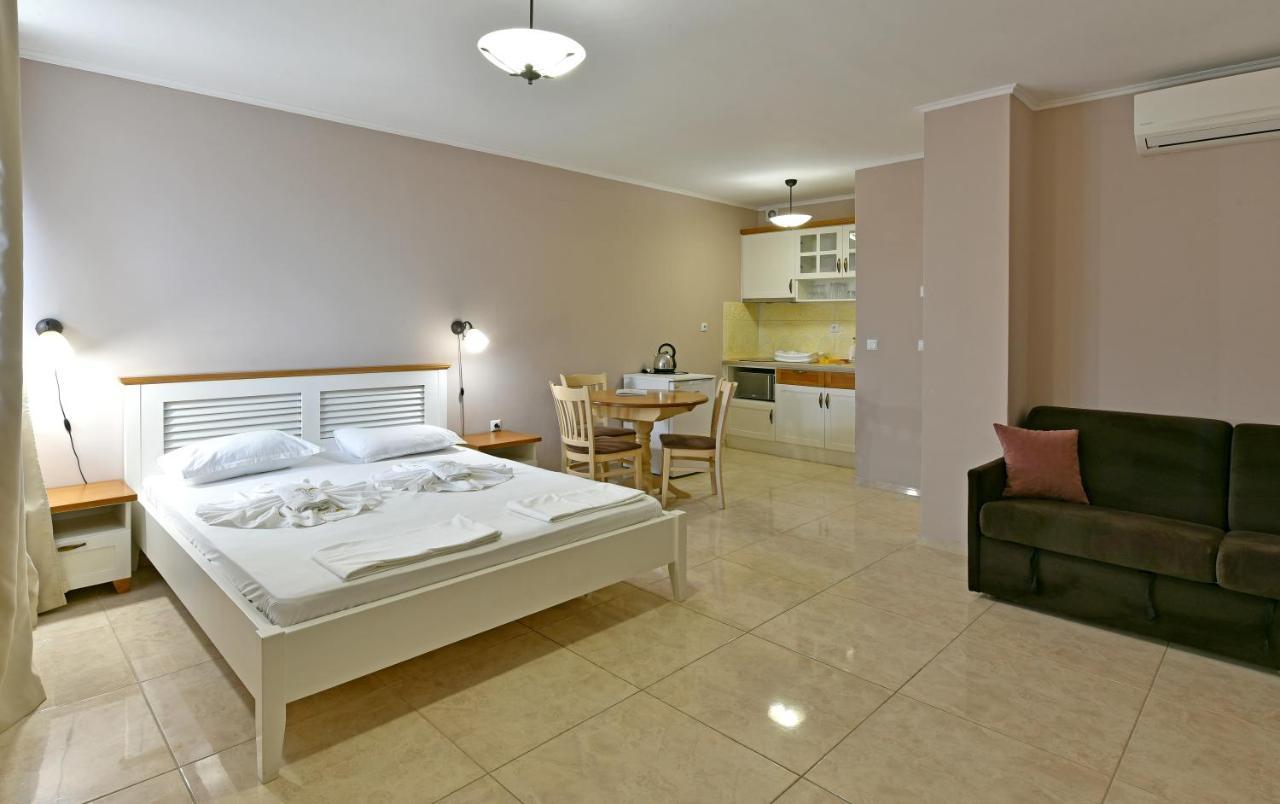 Sirena Palace Family Hotel Obzor Bagian luar foto