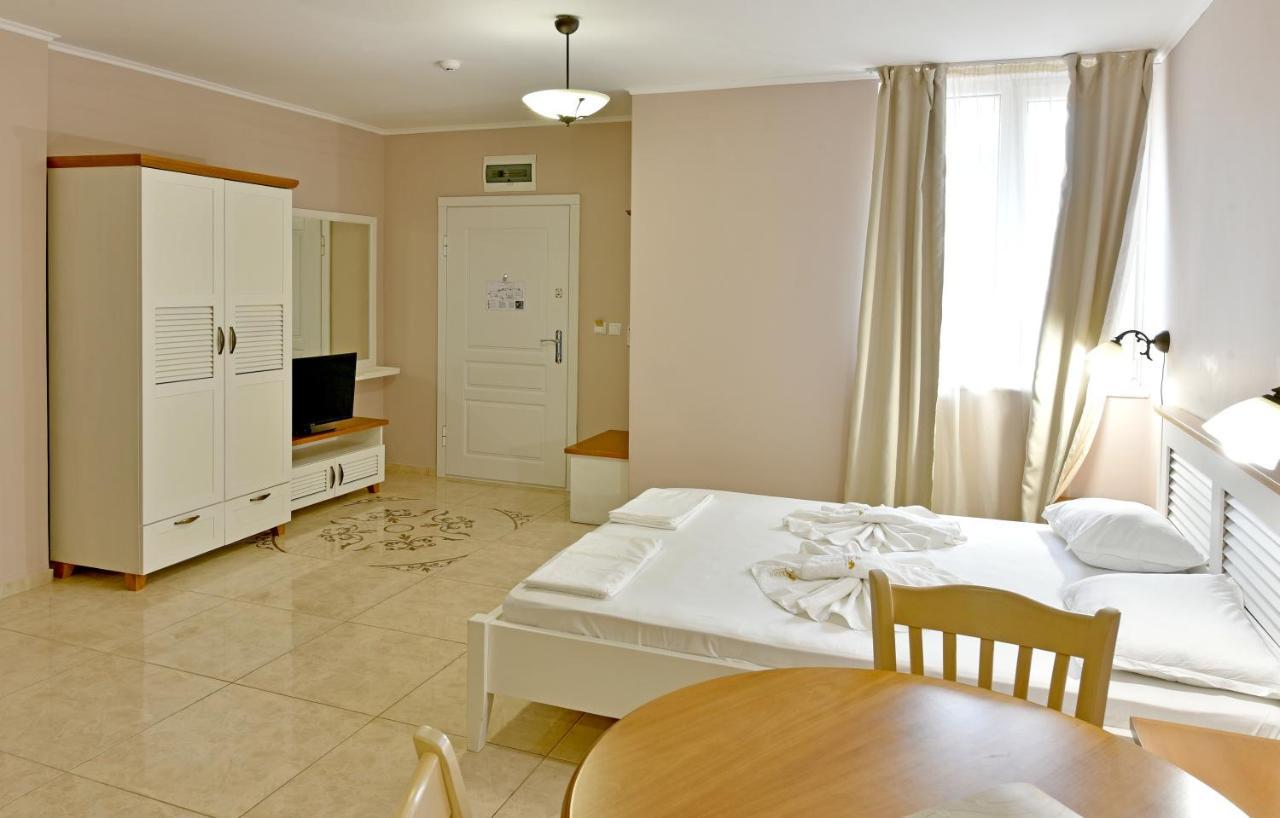 Sirena Palace Family Hotel Obzor Bagian luar foto