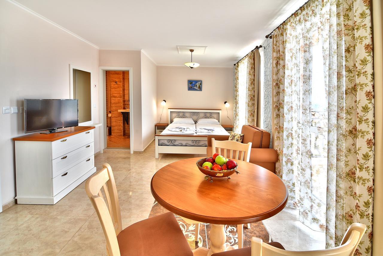 Sirena Palace Family Hotel Obzor Bagian luar foto